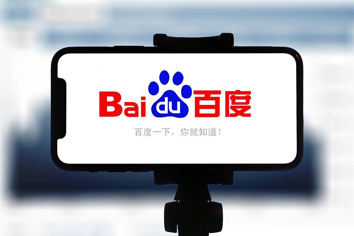 白鹿有颗牙片磕碎了